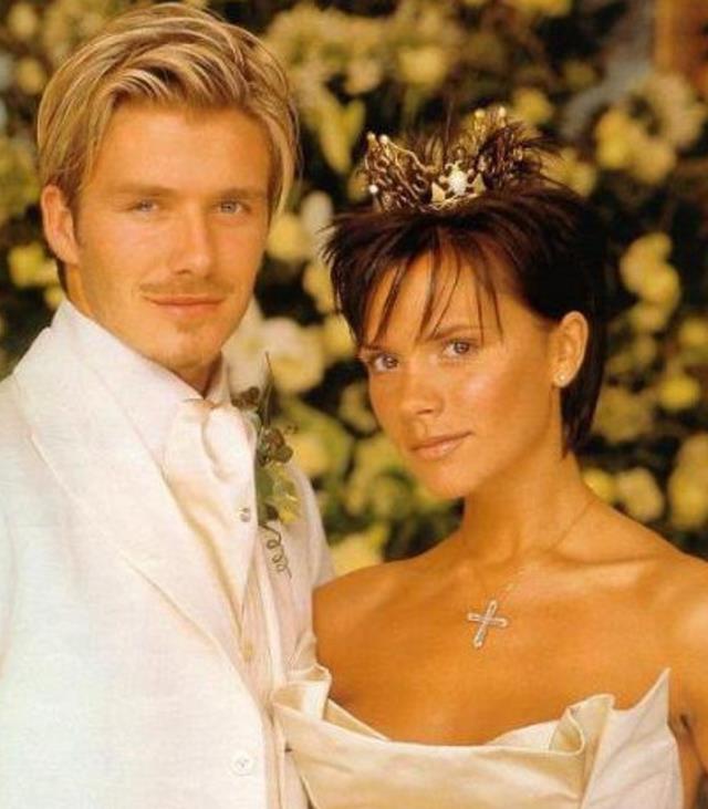 维多利亚·贝克汉姆|贝嫂的养颜秘诀：25年菜谱都吃一样菜，生育4个孩子依旧迷人