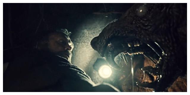 吉尔莫·德尔·托罗|恐怖片版的《爱死机》?部分确实堪称超神,但某些只算平平无奇