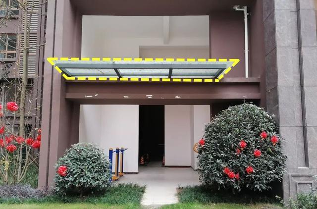 买架空层的二楼，多个平台围上护栏当双层阳台用，邻居凭啥投诉？