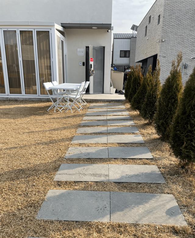 别墅|别墅2层刚好,不用太大也不要豪装,全屋“极简风”,清爽又高级