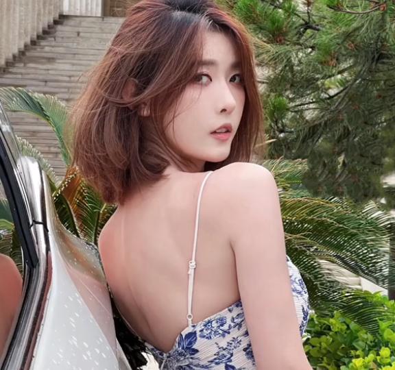 黑袍纠察队|网红聂小雨做空中瑜伽,意外走光后打码处理,网友:多此一举