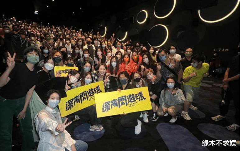 郑伊健|55岁郑伊健宣传新电影，皮肤黝黑变化大，丁克多年引争议