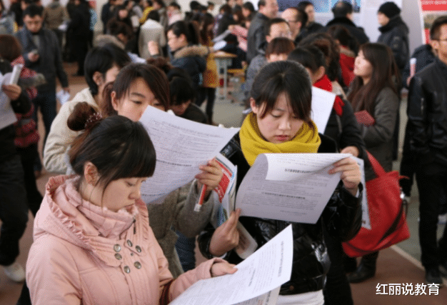 大学生|2022理想男友职业排名，公务员差点落榜，大学生公认第一名是它