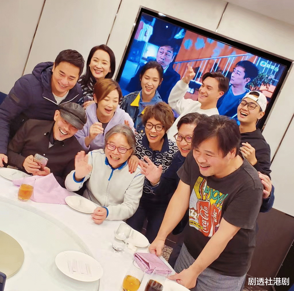 杨卓娜|TVB“御用寡妇”确诊缺席颁奖礼,获继女亲手炮制盐蒸橙子很甜心