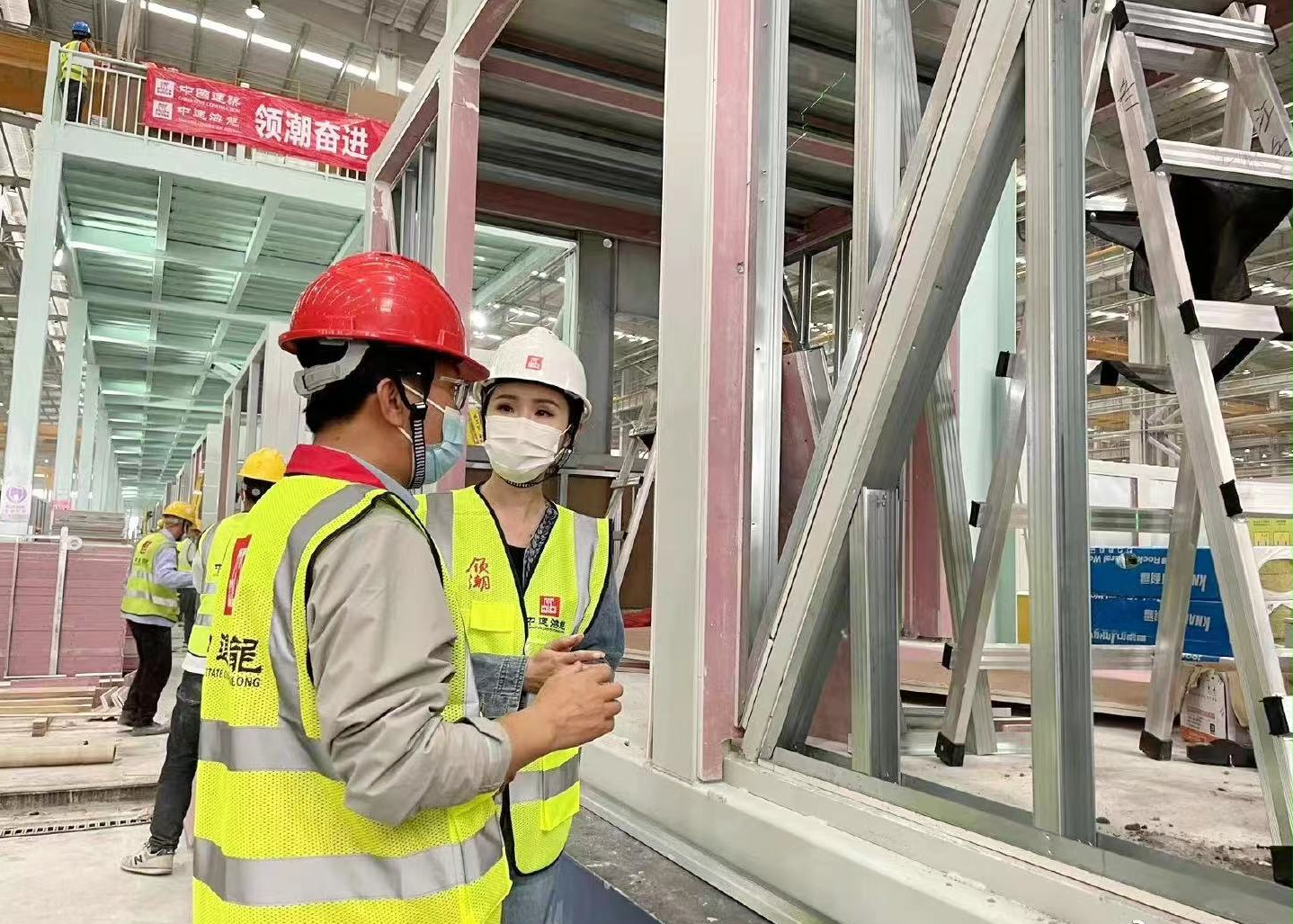 达里奥|知名港星陈贝儿现身抗疫前线！戴帽深入方舱内，感谢大家对港支援