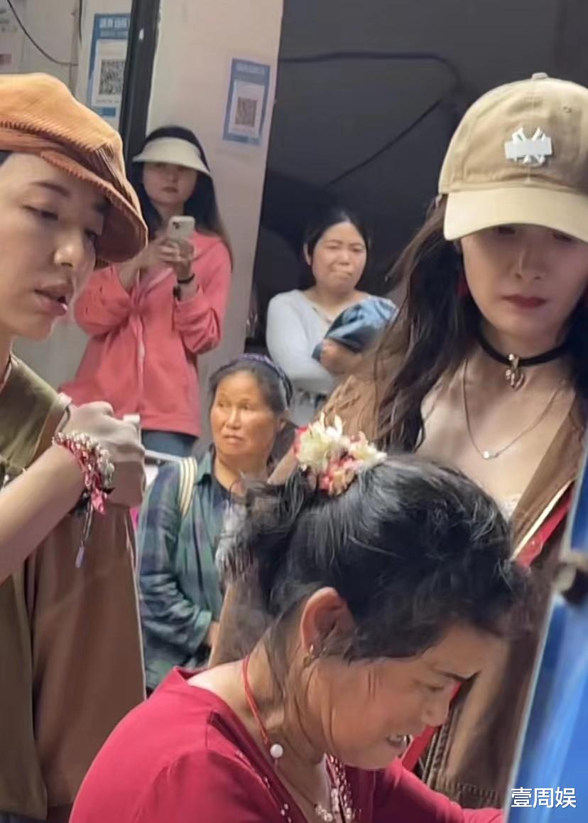 杨幂|35岁杨幂近照曝光,大长腿瘦成竹竿,网友:卸了妆不如普通人!