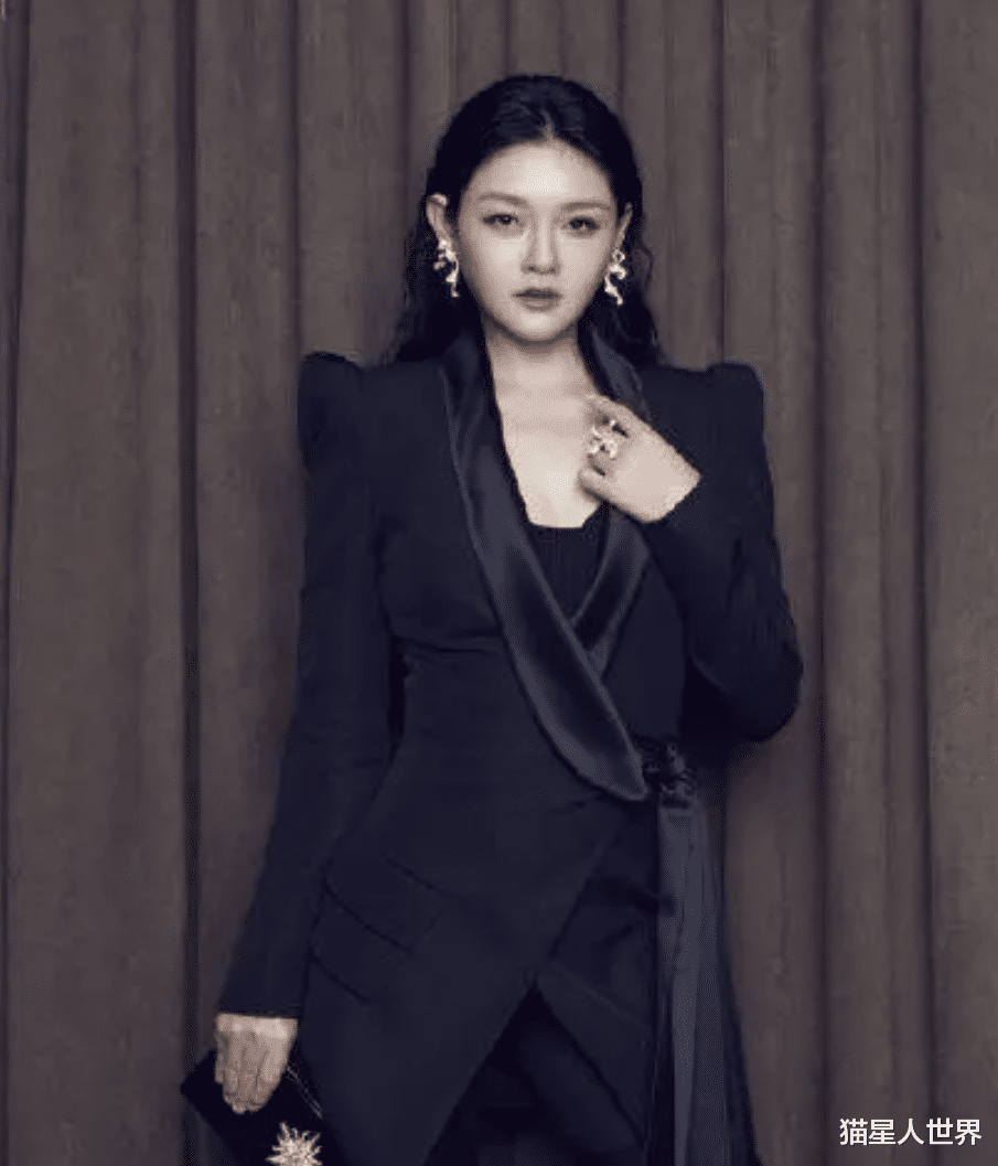 大S|大S：看着老公微笑点点头，再看看我天使般的心肝宝贝