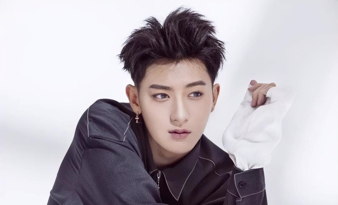 黄子韬|“暴躁富豪”黄子韬:两百亿身家不输王思聪,为何独宠徐艺洋一人