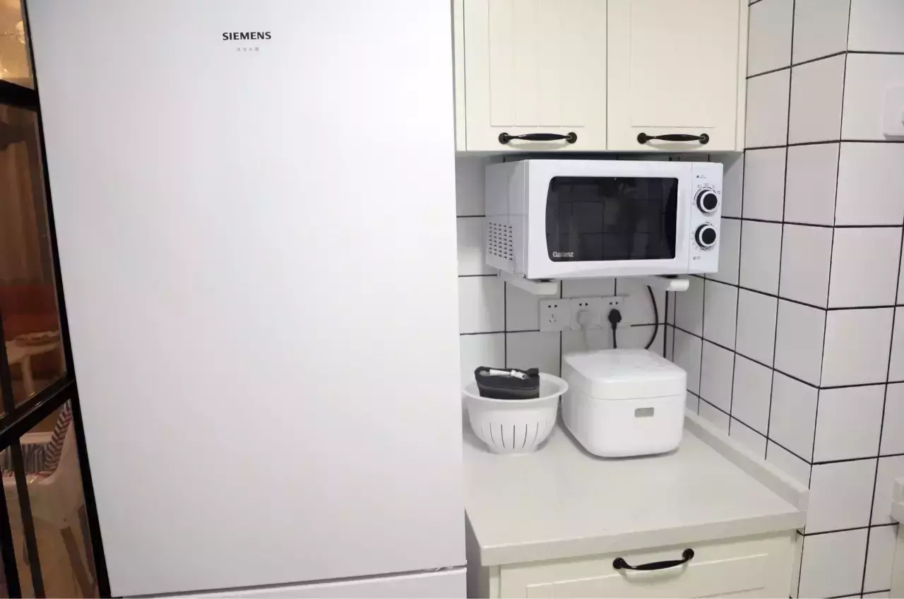 78平现代两居室,硬在主卧给媳妇挤出一个衣帽间,温馨又实用