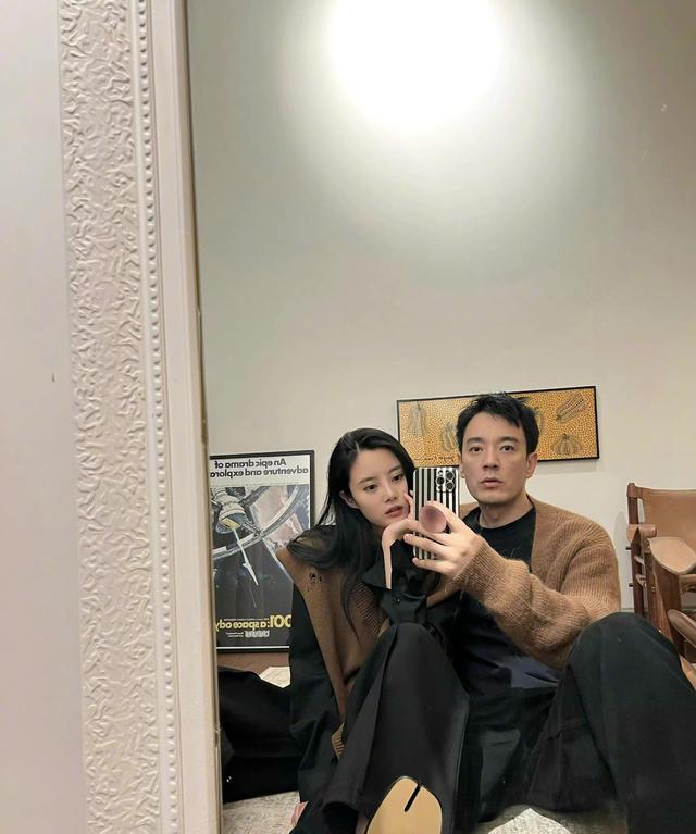 李光洁|李光洁带儿子玩耍致其磕到额头，怕老婆生气哄儿子回家别吱声儿