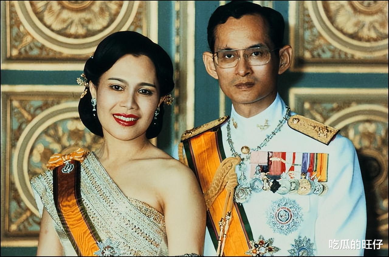 兄妹情深!诗琳通甘当泰王绿叶,为王室操劳大半辈子,67岁不结婚