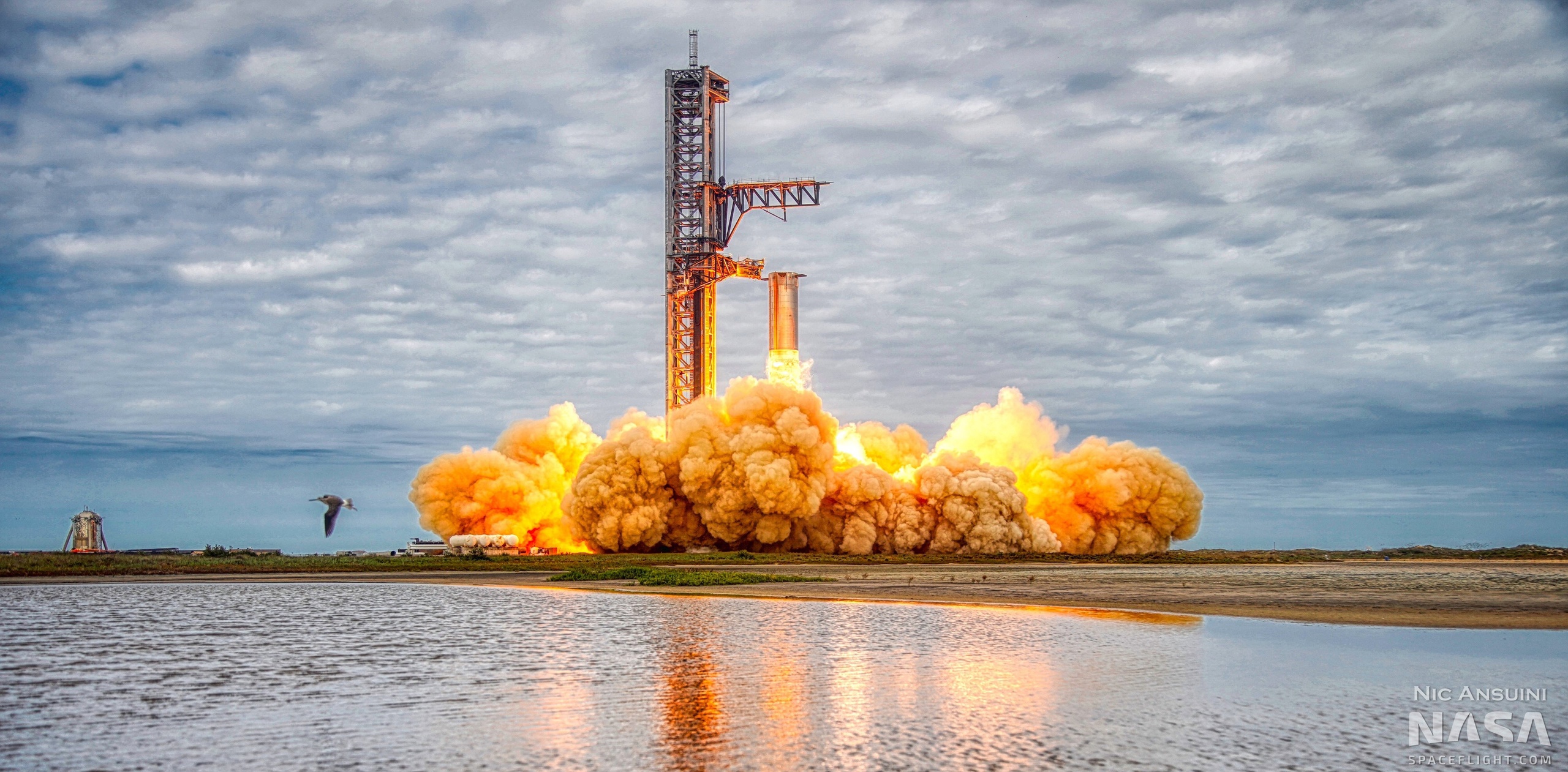 马斯克的星舰完成33台发动机静态点火测试,不过只有31台点燃 - 科技