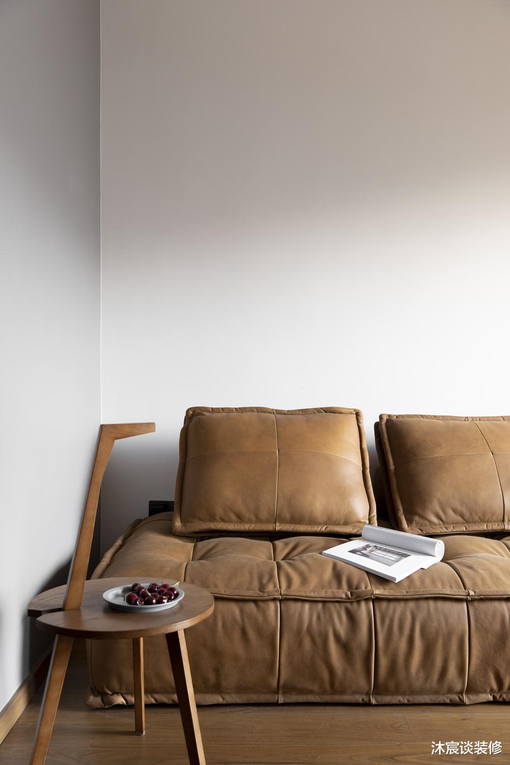 她家虽不大，但赢在简洁敞亮，温馨实用的空间住着很舒适，晒一晒