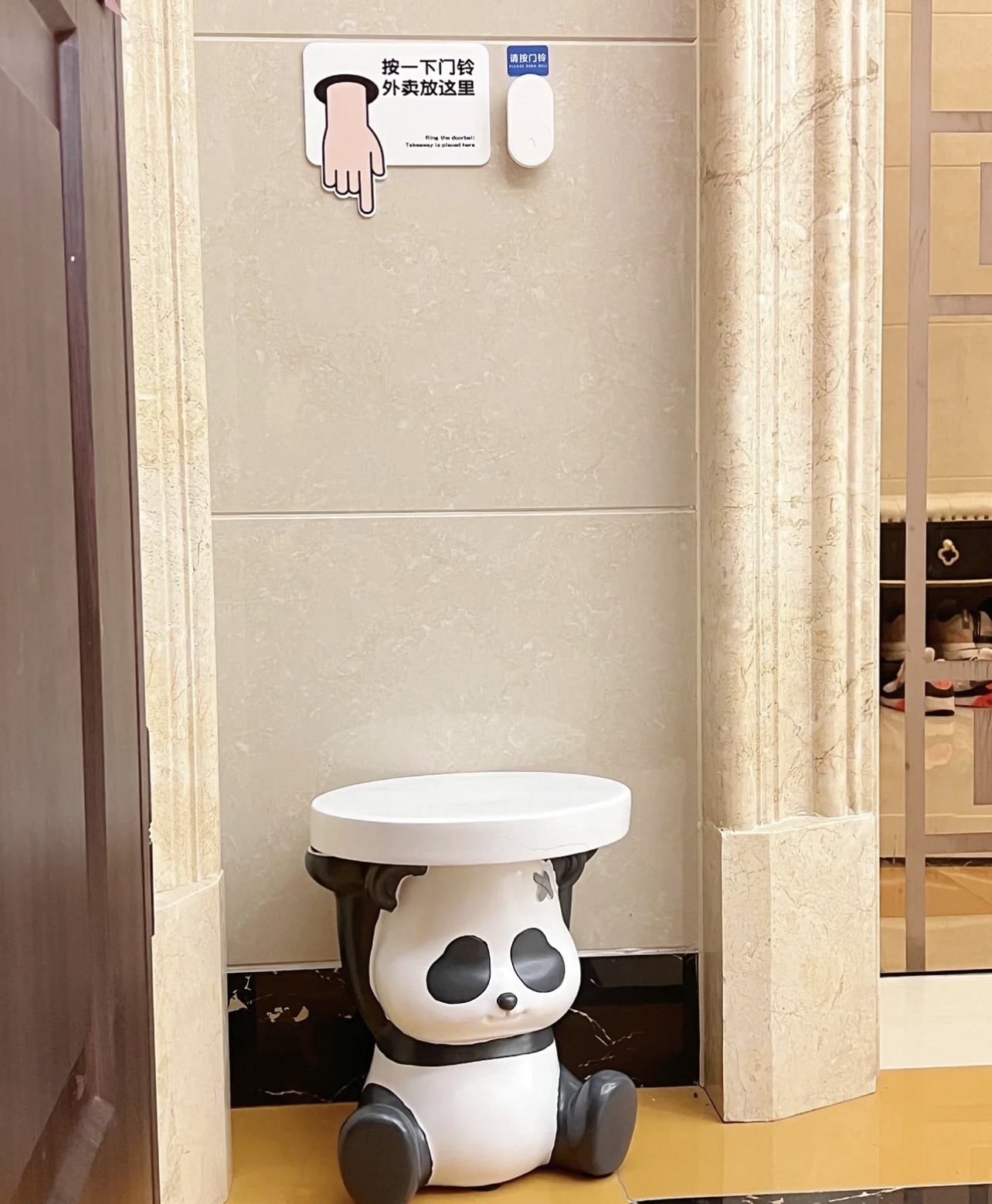 能给家里装这些物件的，起码也得是个90后，年龄大的人理解不了