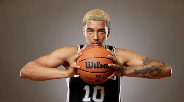 马刺队|十五岁登上职业赛场，马刺今年的这名新秀真的很适合自身体系