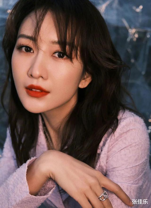 孟子义|从娱乐圈尤物到人间“油物”，有时只需要女明星的一个wink