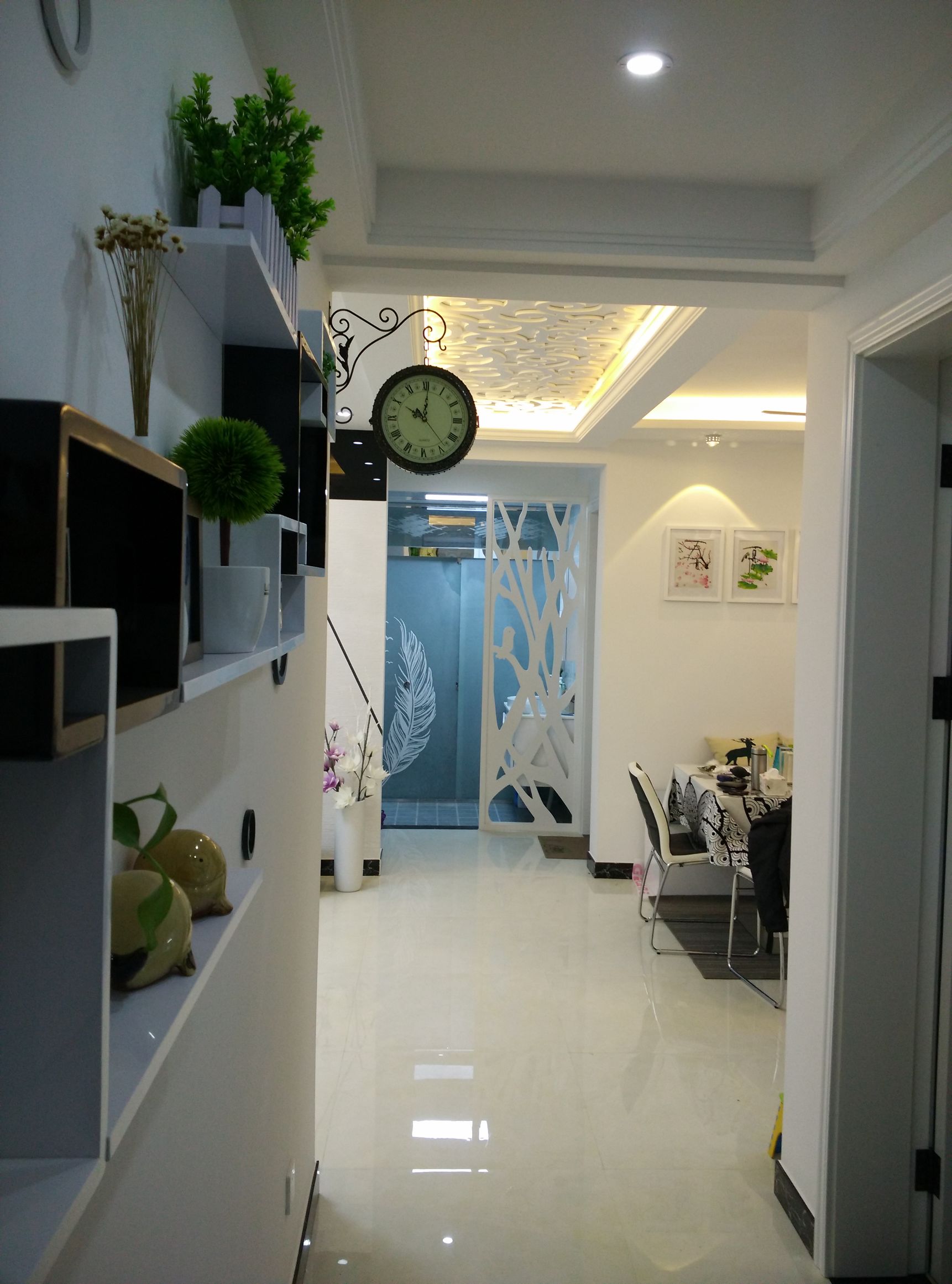 头一次见到餐厅还安卡座的,太时尚了!邻居都快把我家门给推烂了