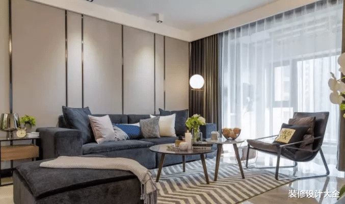 客厅沙发墙只会挂画?学学别人家,进门就是一道美丽的风景线!