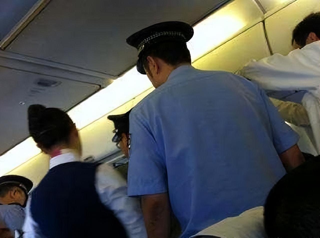 2008年,19岁维族少女,刚下飞机就被捕,审讯后发现其身份不简单