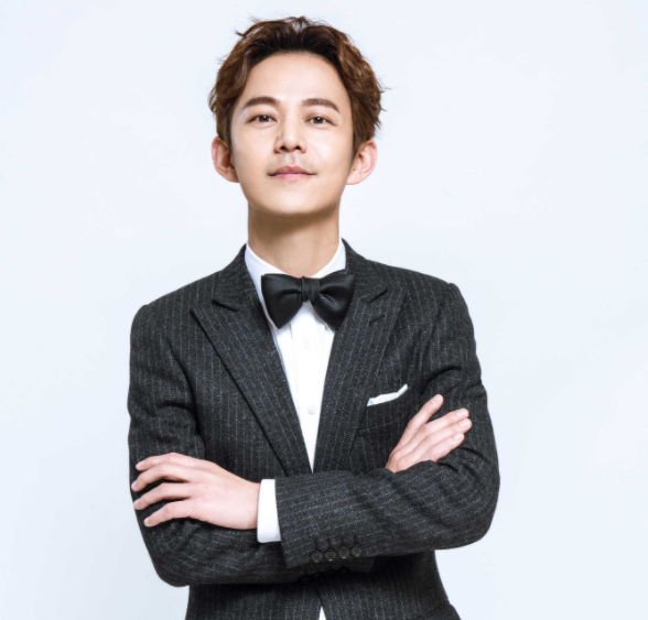 何炅|时隔7年,黄渤的一番话,在何炅身上展现得淋漓尽致!