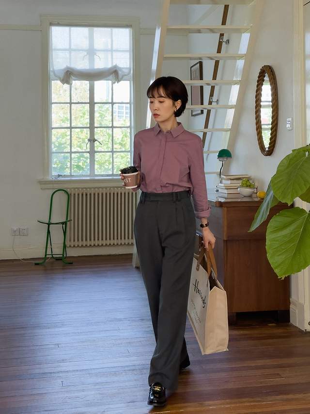 针织衫|会穿的职场女人,都爱“针织衫+打底裤和半身裙”,时髦又显气质