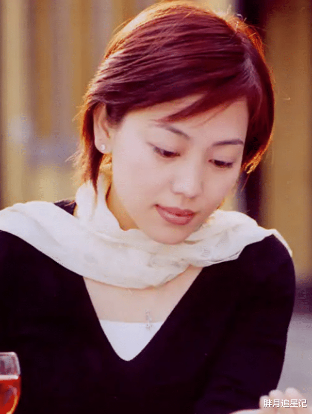 劳春燕|劳春燕：在最好的年纪嫁“普通男人”裘正义，婚后生一子美满幸福