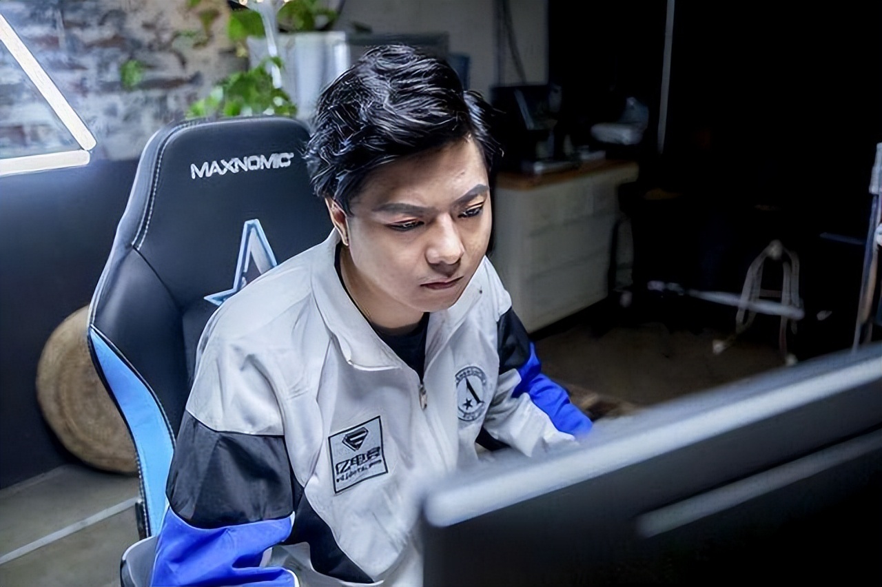 Dota2-BurNIng锐评自己的职业生涯末期：没有脑子，缺少灵性！