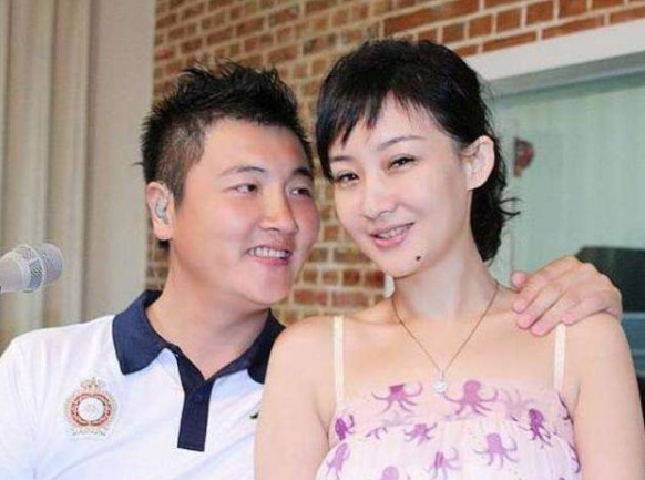 孙楠|孙楠与买红妹离婚13年后,两个女儿的差距太大,真是同父不同命