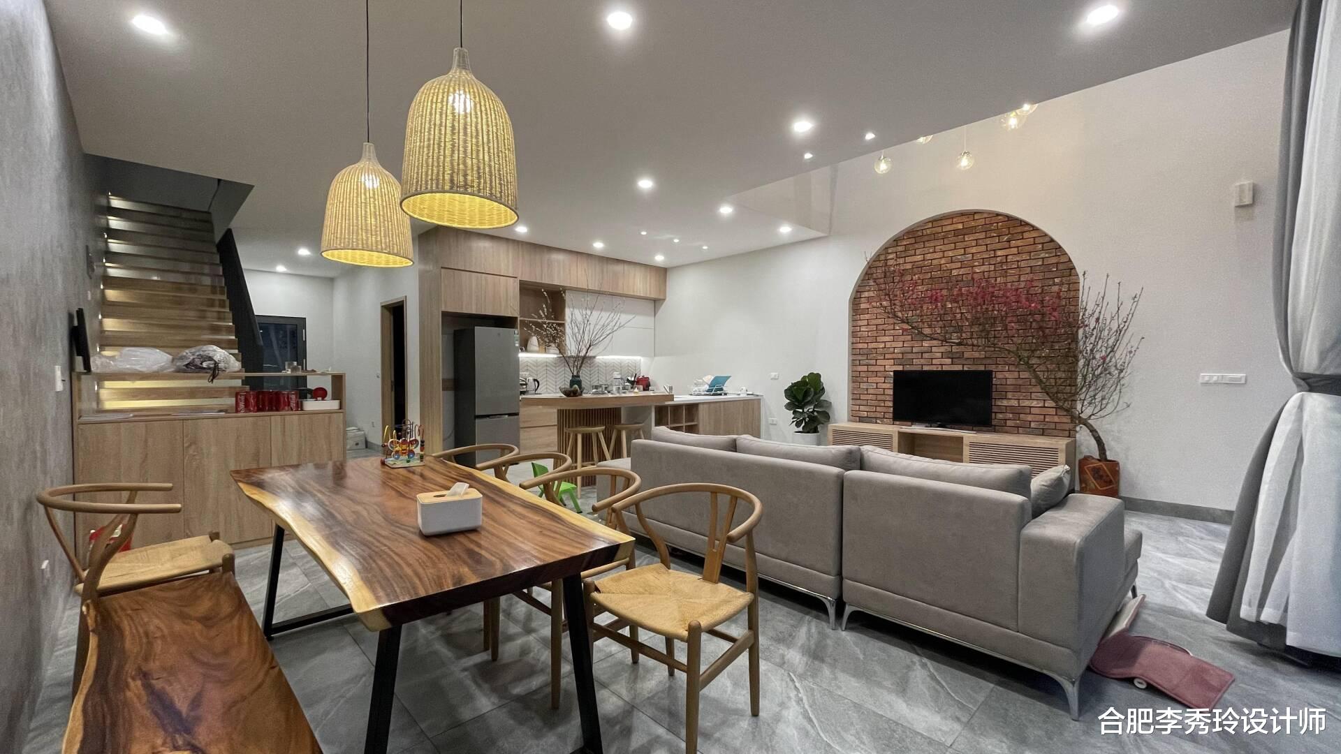 替父母准备的养老房，挑空户型，没有什么华丽设计，靠烟火气取胜