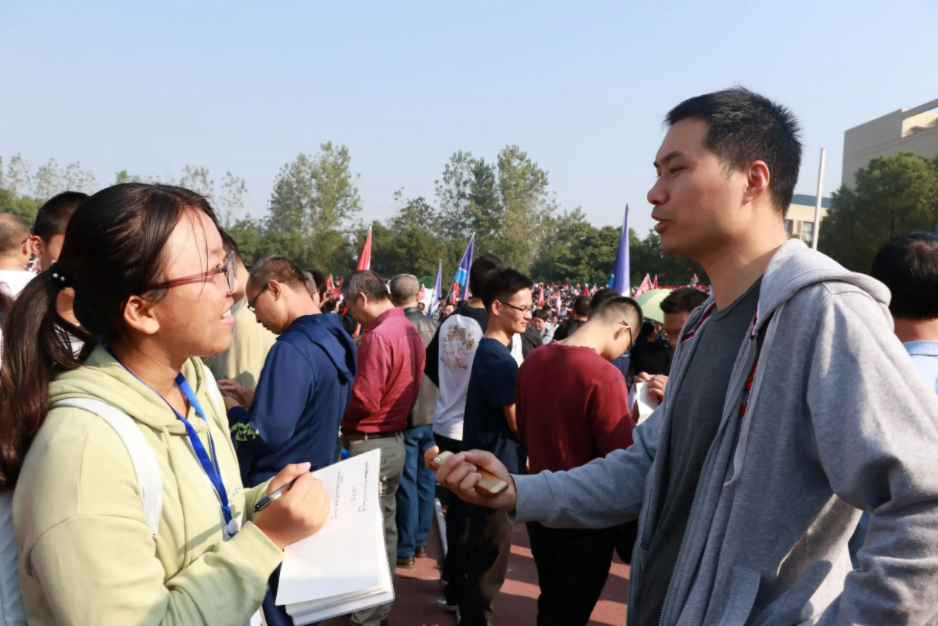 秋招|“一点面子不给”,一央企秋招“遇冷”,开出10万年薪却无人问津