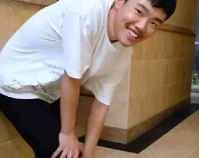 揪心!胡鑫宇舅舅称应该少说话为好,万千萤火陪伴等待真相大白