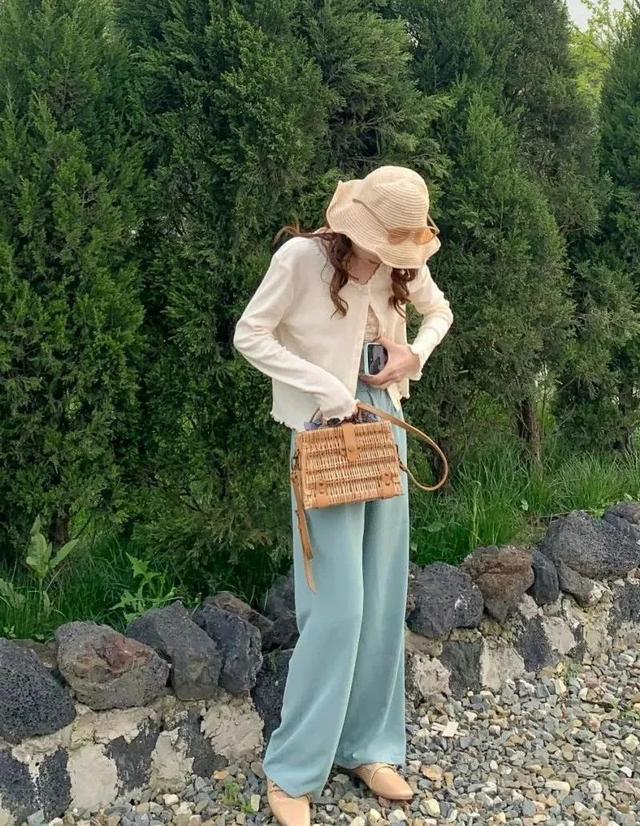 4套“上短下长”穿搭,小个子也能穿出高挑气质,显高显瘦