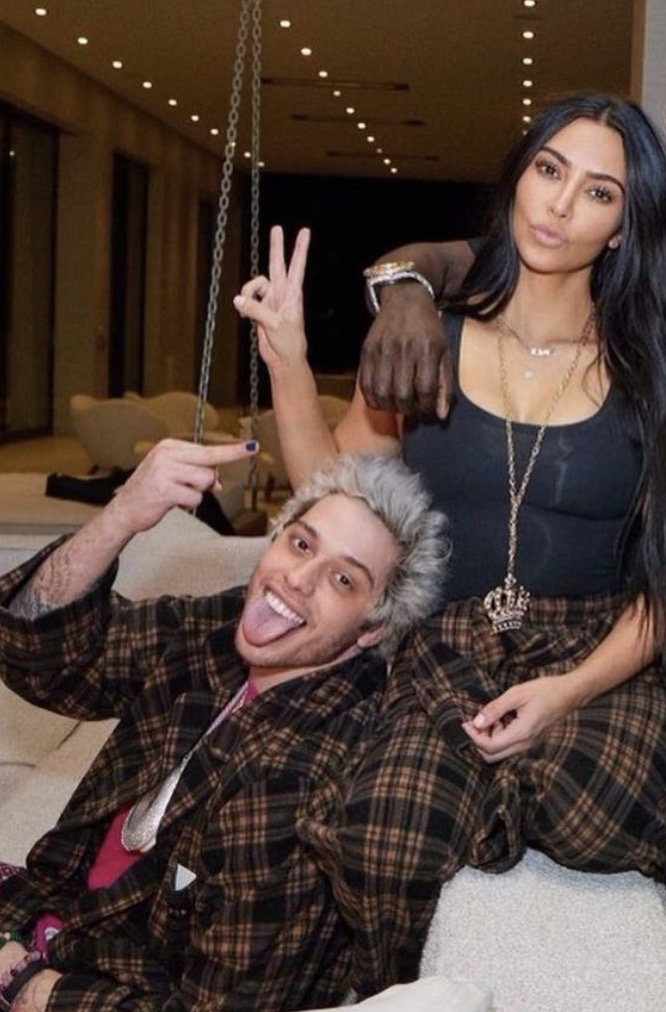 侃爷|侃爷有新欢却不忘前妻，新歌歌词醋意满满，声称要打卡戴珊新男友