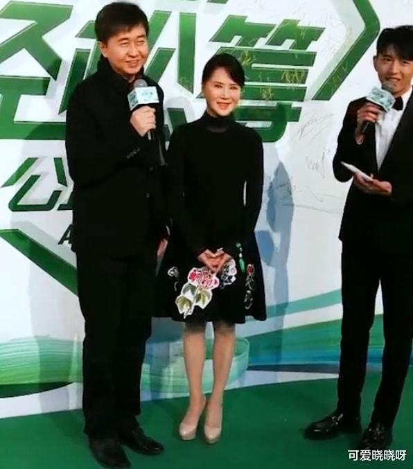 任静|任静跟王为念跟合影,脸部扭曲不自然,特别是眼睛看着好假!