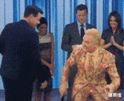 发型 “第一天当保安,锁了一辆乱停的轿车,领导肯定会奖励我的!”