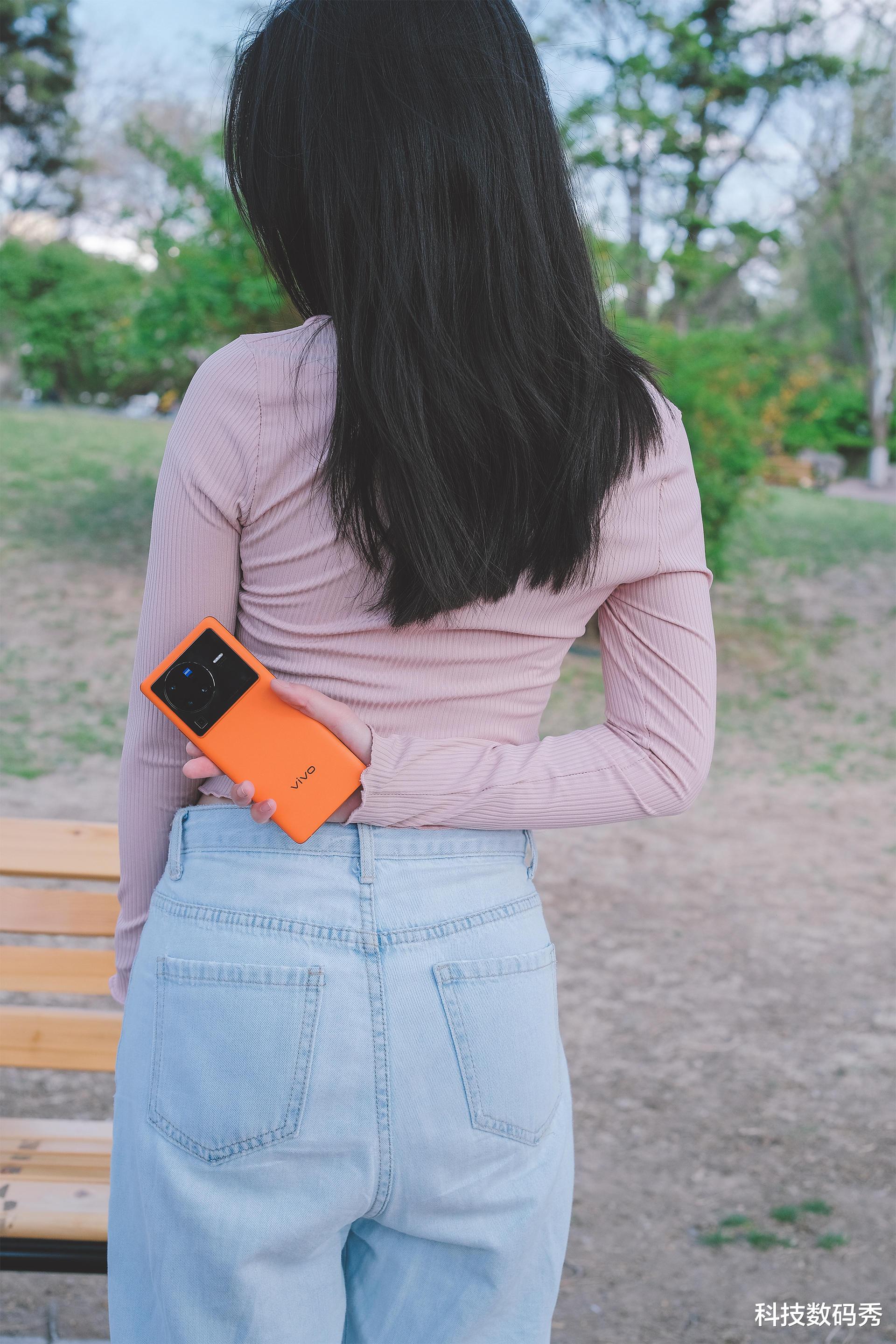 卡尔蔡司镜头|蔡司人像镜头微云台加持，vivo X80 Pro拍照、游戏、性能、功耗深度测评