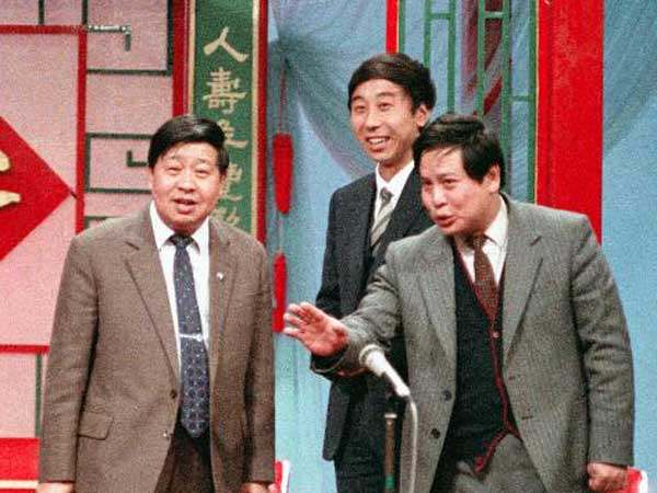 冯巩|1988年抛弃搭档冯巩,移民加拿大的刘伟,如今怎样了?