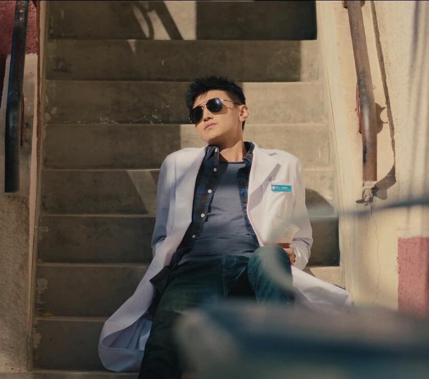 促醒者|《促醒者》PK《谢谢你医生》,你的缺点是我的优点,男主都拉胯