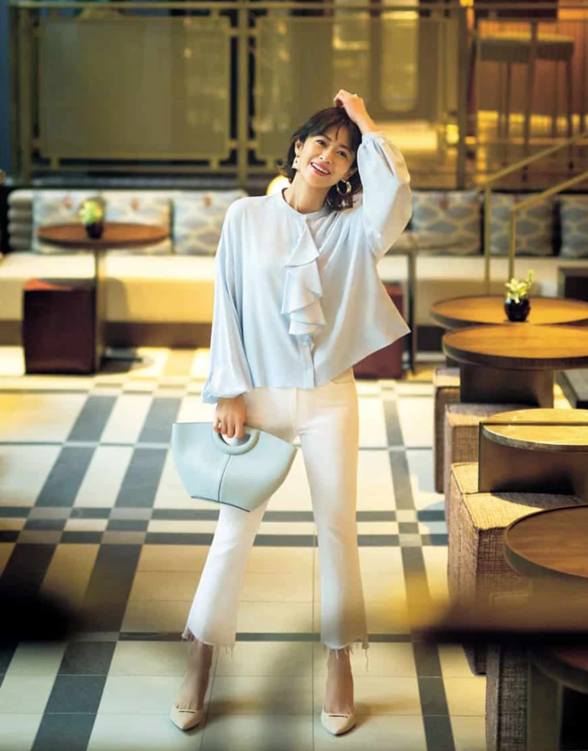 女人50岁后穿短裤不得体,瞧这些阿姨辈,“裤穿九分”知性优雅