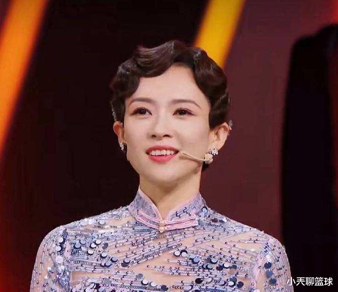 贾玲|43岁的章子怡看着“模仿”她的关晓彤，仿佛是在看25岁时的自己