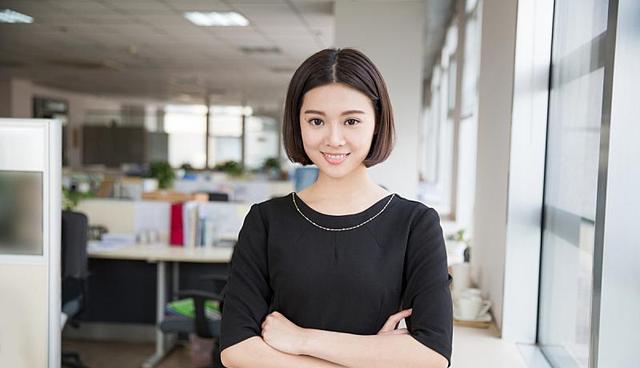 北京女子晒上班对比照,前后好似换脸一样,网友:眼里没了光