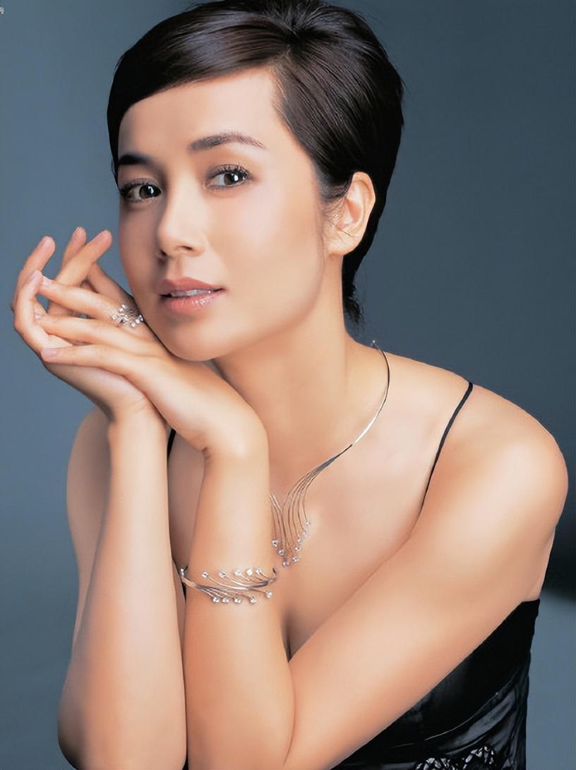 迪丽热巴|放不下身段就别演丑角，这些女星告诉你，什么叫敬业不糊弄观众