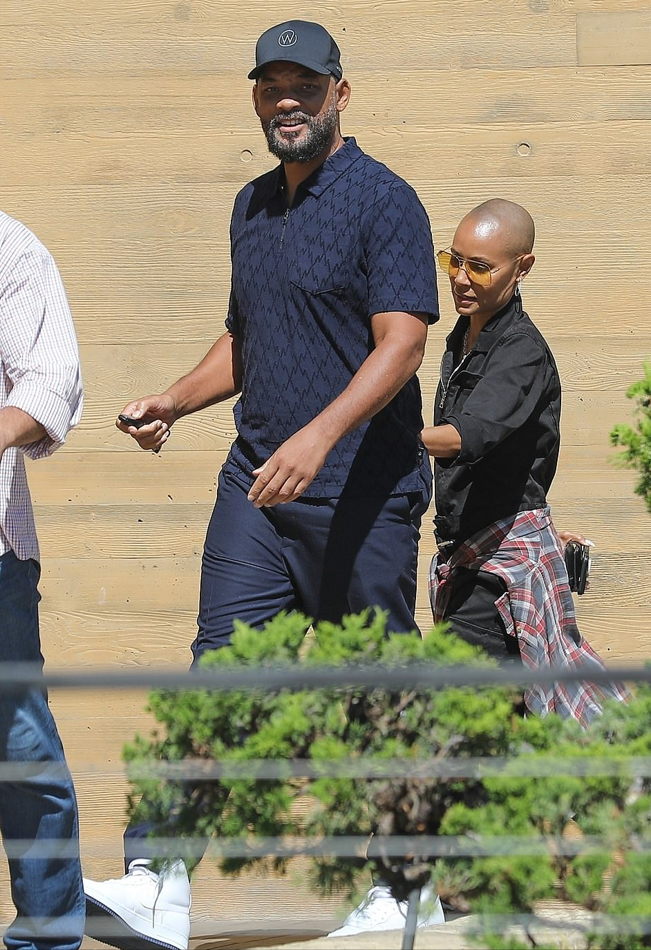 威尔·史密斯|掌掴事件后威尔史密斯和老婆首次出街！妻子拽着他太腻歪，好甜蜜