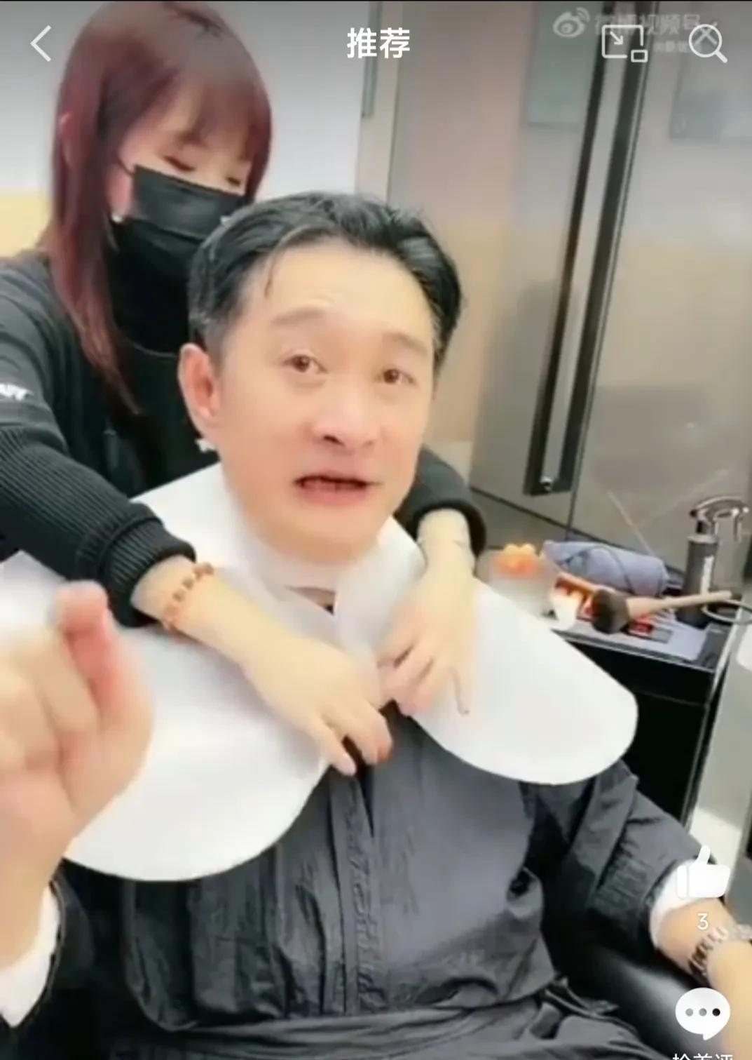 黄安留了十几年的长发给剪了！换了一个新发型，网友：年轻了20岁
