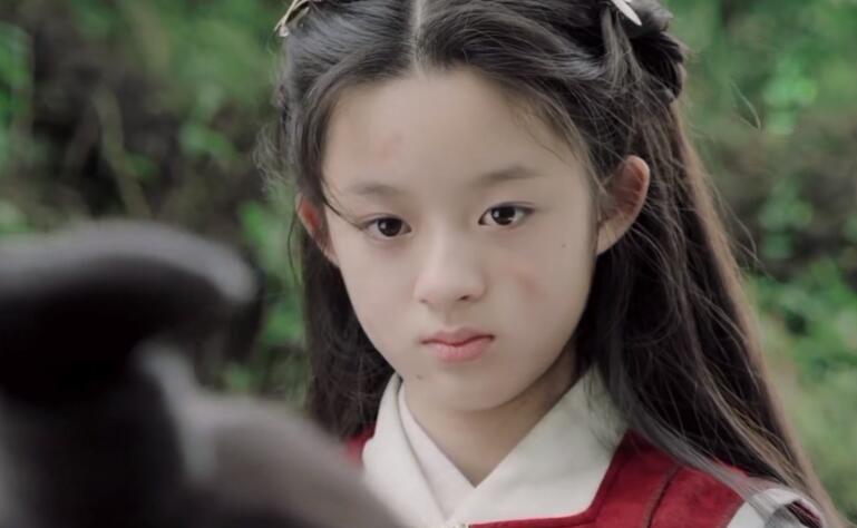 黄杨钿甜|大龄女星别再扮嫩了!6位05后小花告诉你,演艺圈从不缺灵气少女