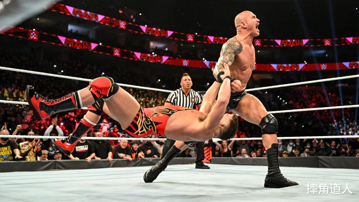 wwe|“RK老铁”痛失双打腰带！露珠有望斩获WWE生涯首个冠军头衔
