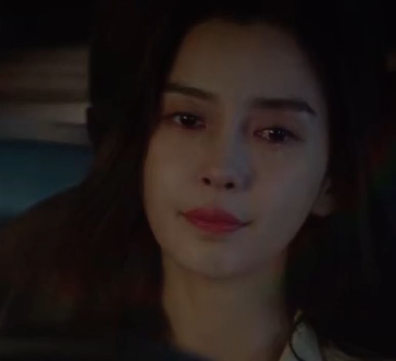 微笑|baby新剧哭戏登热搜，粉丝夸演技有进步，微笑唇瞪眼式表演遭吐槽