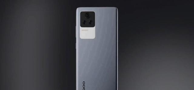 iqoo|6200mAh+7.09英寸大屏,iQOOU6x开始量产