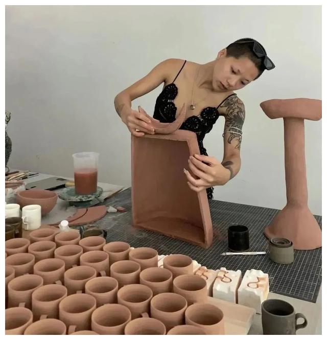 许久不见，这位金马影后有了另一个身份