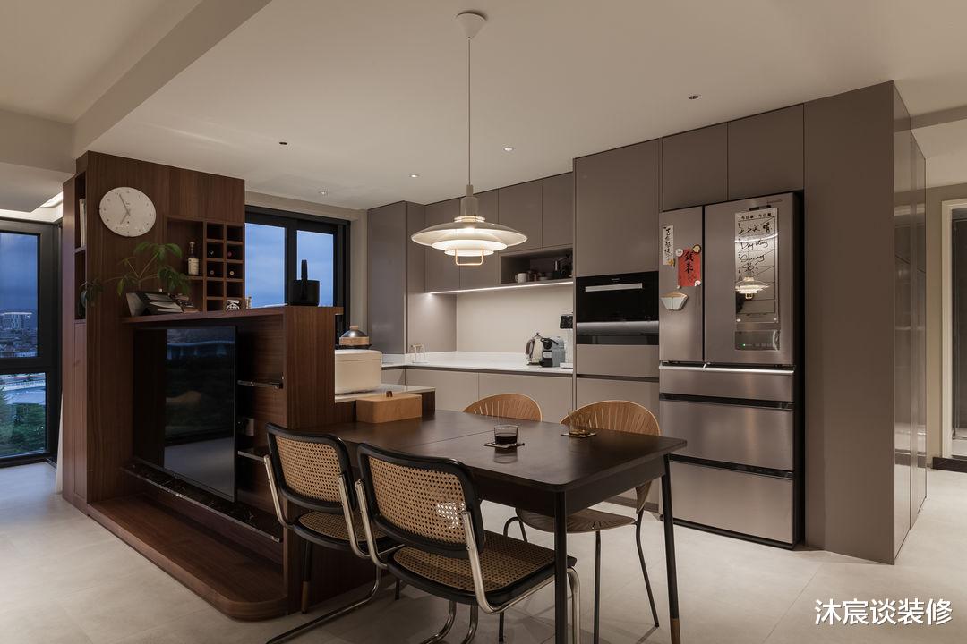 别人是尽量扩大室内,她却缩小面积,想不到更实用,全屋简约高级